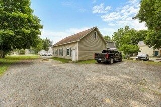 45 School St, Lee, MA à vendre - Photo du bâtiment - Image 3 de 12