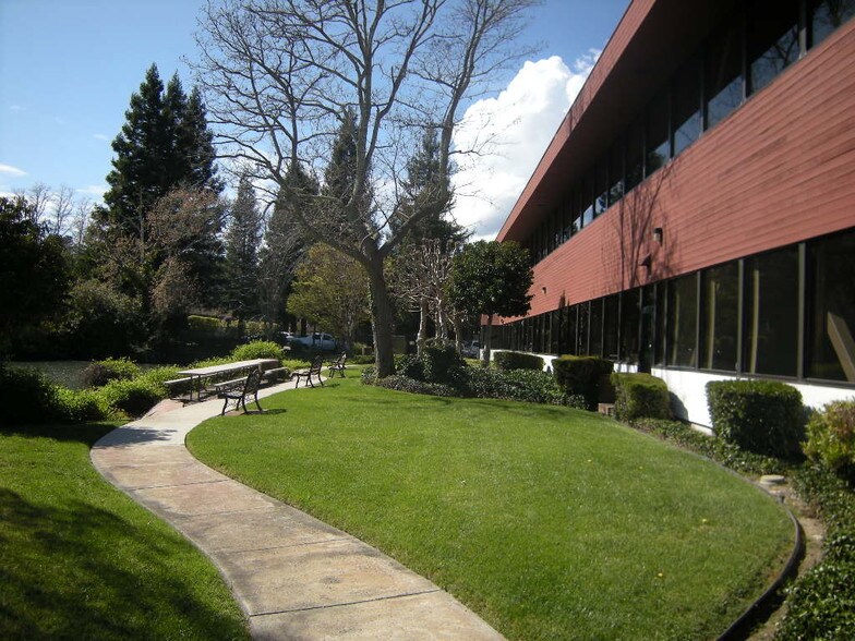 269 Mt. Hermon Rd, Scotts Valley, CA à louer - Photo du bâtiment - Image 2 de 17