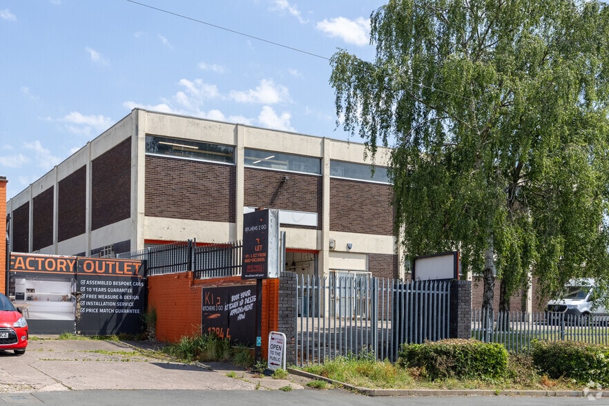 303 Halesowen Rd, Dudley for lease - Building Photo - Image 2 of 2