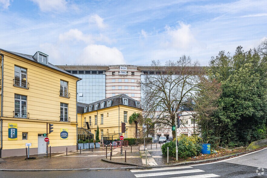 18-24 Rue Troyon, 92310 Sèvres, Sèvres à louer - Photo du bâtiment - Image 2 de 2