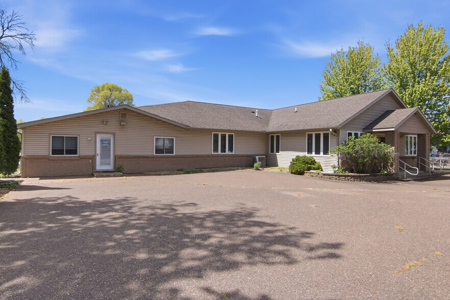 2108 S Broadway St, Menomonie, WI for sale - Building Photo - Image 2 of 33