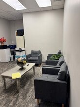 24 Crescent St, Waltham, MA à louer Photo intérieure- Image 2 de 2