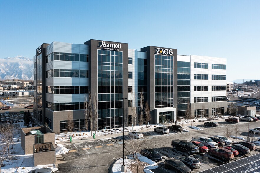 910 W Legacy Center Way, Midvale, UT à louer - Photo principale - Image 1 de 5