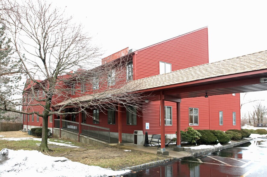 223 Monmouth Rd, West Long Branch, NJ à louer - Photo du bâtiment - Image 2 de 32