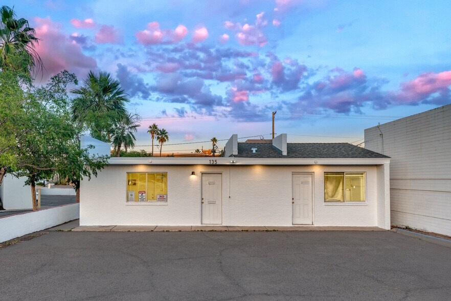 135 N Country Club Dr, Mesa, AZ à louer - Photo du bâtiment - Image 1 de 7