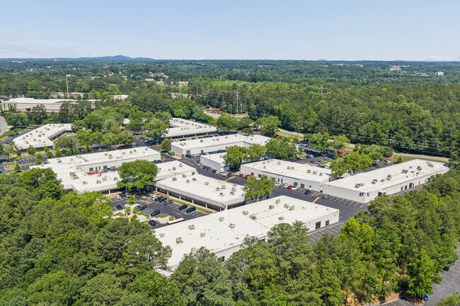 Plus de détails pour 1000 Holcomb Woods Pky, Roswell, GA - Bureau, Local d'activités à louer