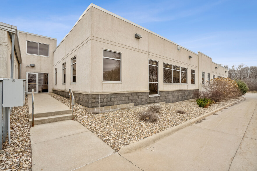 2975 Airline Cir, Waterloo, IA for lease - Building Photo - Image 2 of 43