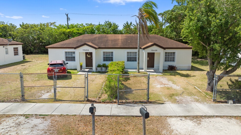 10606 SW 182nd St, Miami, FL for sale - Primary Photo - Image 1 of 1