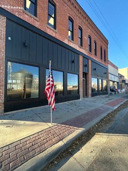 122 Oak Ave, Eaton, CO for lease - Primary Photo - Image 1 of 9