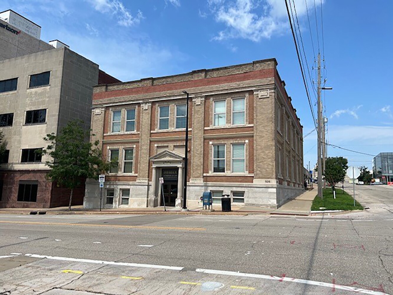 526 2nd Ave SE, Cedar Rapids, IA for lease Building Photo- Image 1 of 42