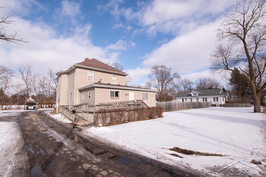 1610 Gratiot Ave, Saginaw, MI for sale - Primary Photo - Image 1 of 5
