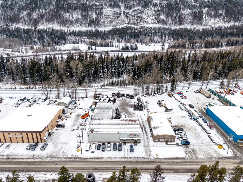 671 Douglas Fir Rd, Sparwood, BC à vendre - Photo du bâtiment - Image 3 de 6