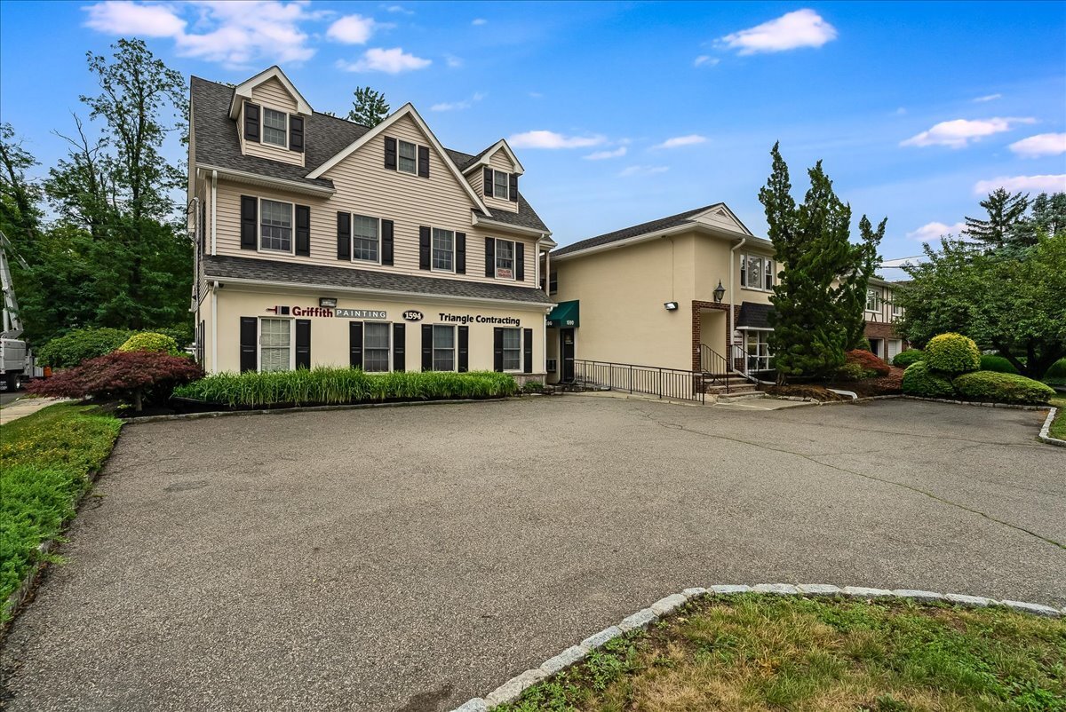 1590 E 2nd St, Scotch Plains, NJ à vendre Photo du bâtiment- Image 1 de 30