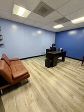 4419 Van Nuys Blvd, Sherman Oaks, CA for lease Interior Photo- Image 2 of 11