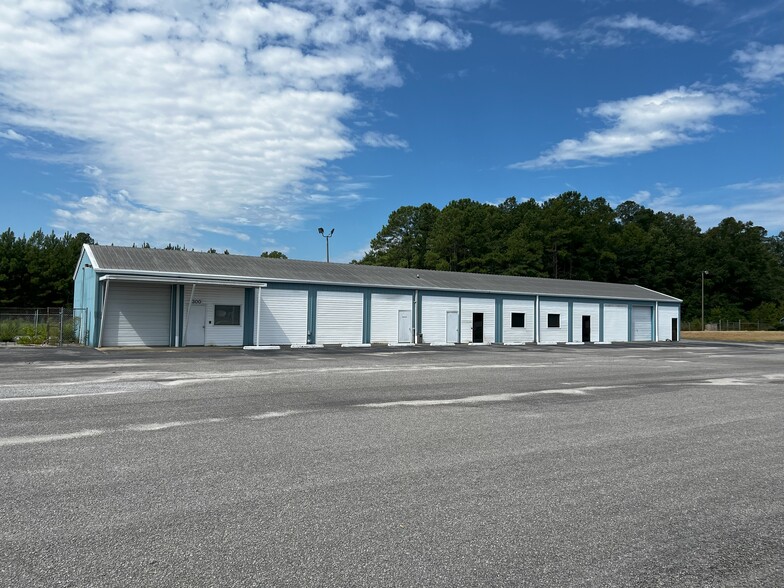 Nelson Ferry Road Flex Warehouses portfolio of 4 properties for sale on LoopNet.ca - Building Photo - Image 3 of 10