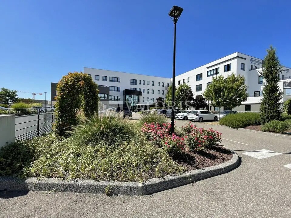 Office in Genas for lease Building Photo- Image 1 of 10