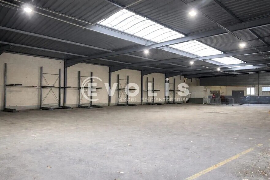 Flex in Noisiel for lease - Interior Photo - Image 2 of 2