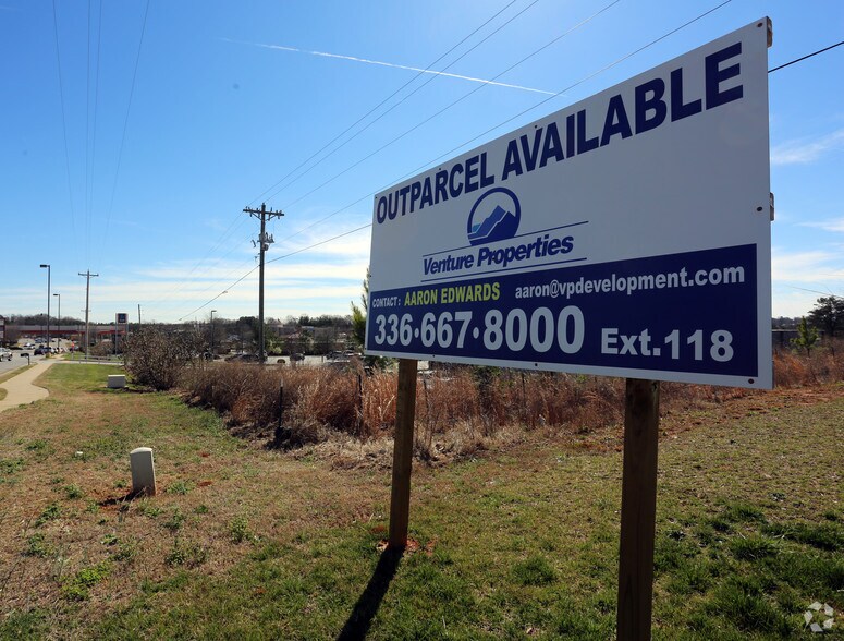 140 N Pointe Blvd, Statesville, NC for lease - Building Photo - Image 3 of 5