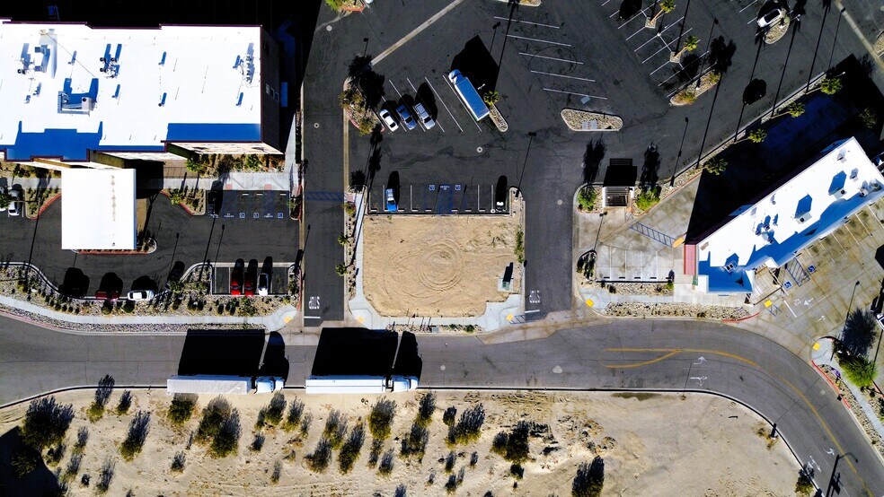 31400 Bob Hope Dr, Cathedral City, CA for lease - Primary Photo - Image 1 of 5