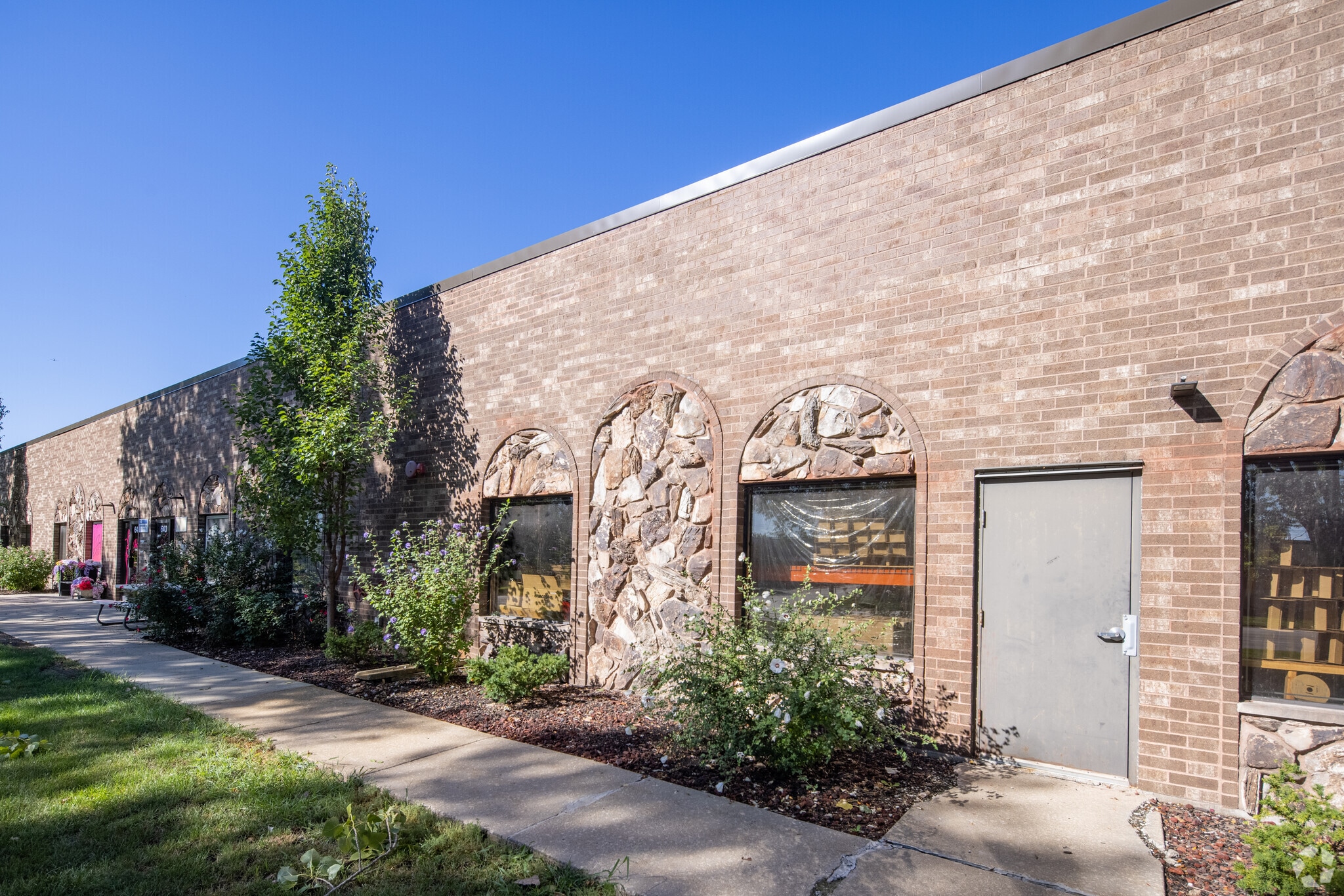 600-668 Wheeling Rd, Wheeling, IL for lease Primary Photo- Image 1 of 9