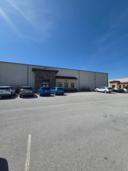 4300-4324 N Belgium Ave, Riverside, MO for lease - Primary Photo - Image 1 of 5