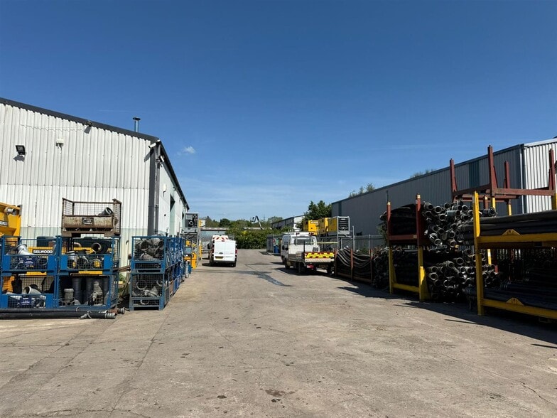 Brynmenyn Industrial Estate portfolio of 2 properties for sale on LoopNet.ca - Building Photo - Image 2 of 8