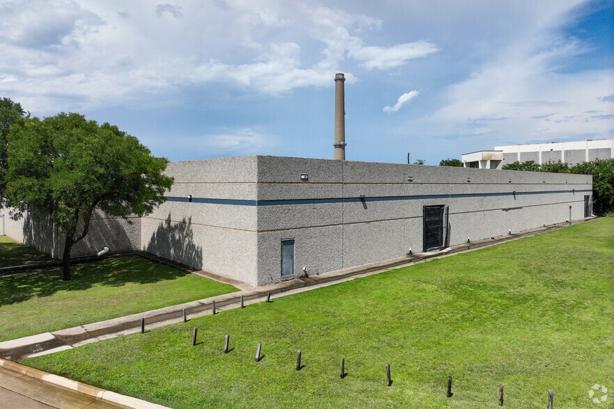 2050 Postal Way, Dallas, TX for lease - Building Photo - Image 2 of 4