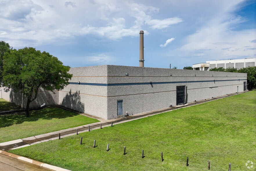 2050 Postal Way, Dallas, TX à vendre - Photo du bâtiment - Image 3 de 5