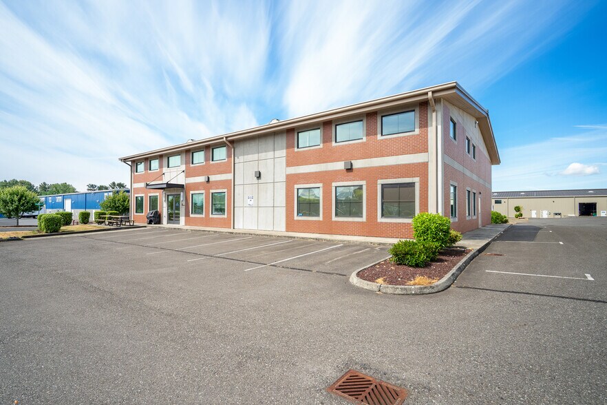 1370 Admiral Pl, Ferndale, WA à louer - Photo du bâtiment - Image 2 de 13