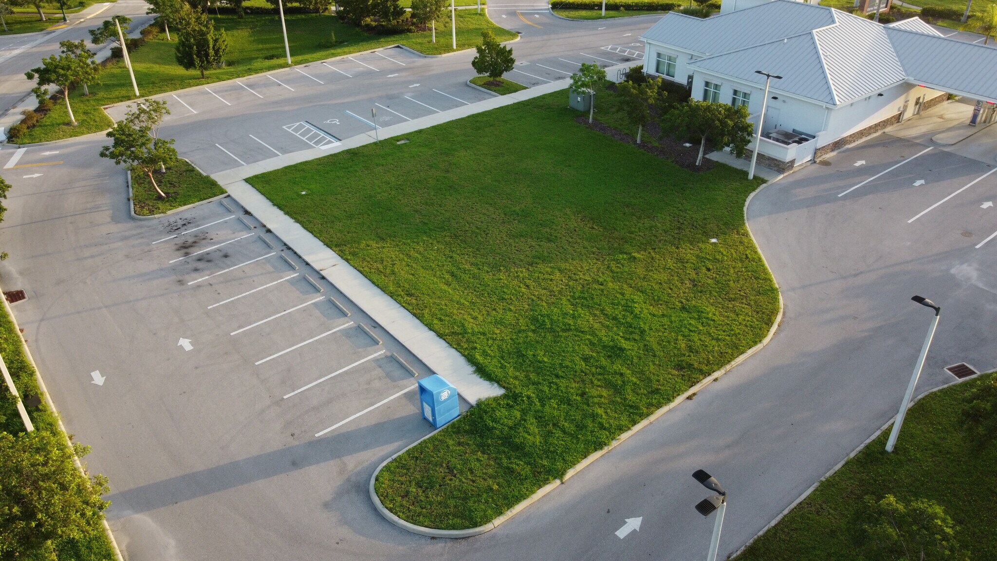 4570 Thomasson Ln, Naples, FL à vendre Photo du bâtiment- Image 1 de 1