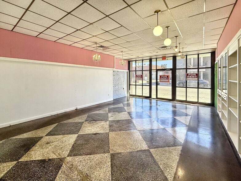 109 W Monroe St, Herrin, IL à vendre - Photo du bâtiment - Image 3 de 19