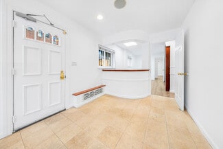 Plus de détails pour 2302 29th St, Astoria, NY - Bureau à louer