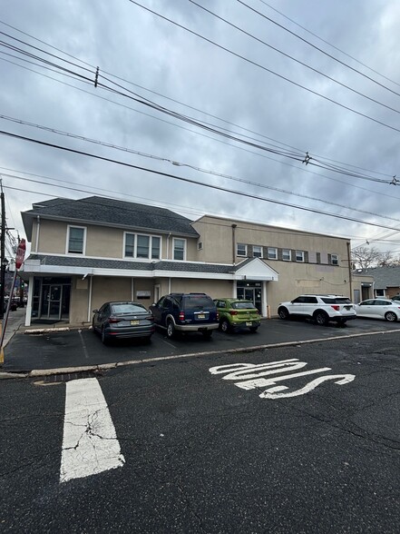 207 Diamond Bridge Ave, Hawthorne, NJ for sale - Building Photo - Image 3 of 18