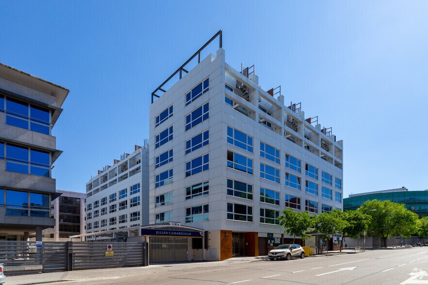Calle de Julián Camarillo, 10, Madrid, Madrid for lease - Building Photo - Image 3 of 4