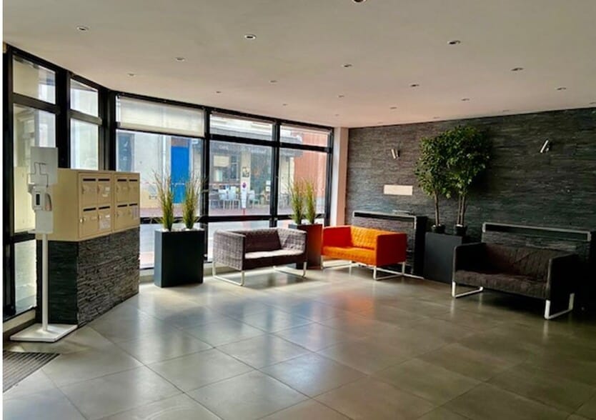 Bureau dans Levallois-Perret à louer - Hall d’entrée - Image 3 de 7