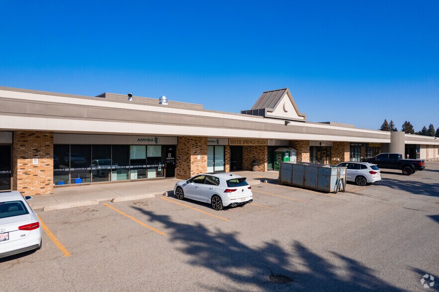 5720 Silver Springs Blvd NW, Calgary, AB à louer - Photo du bâtiment - Image 2 de 7