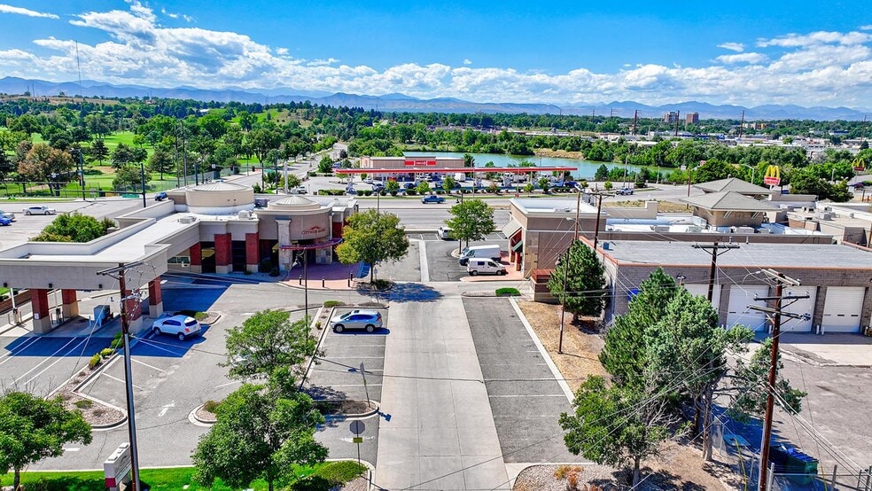 1470 S Santa Fe Dr, Denver, CO à louer - Photo du bâtiment - Image 3 de 12