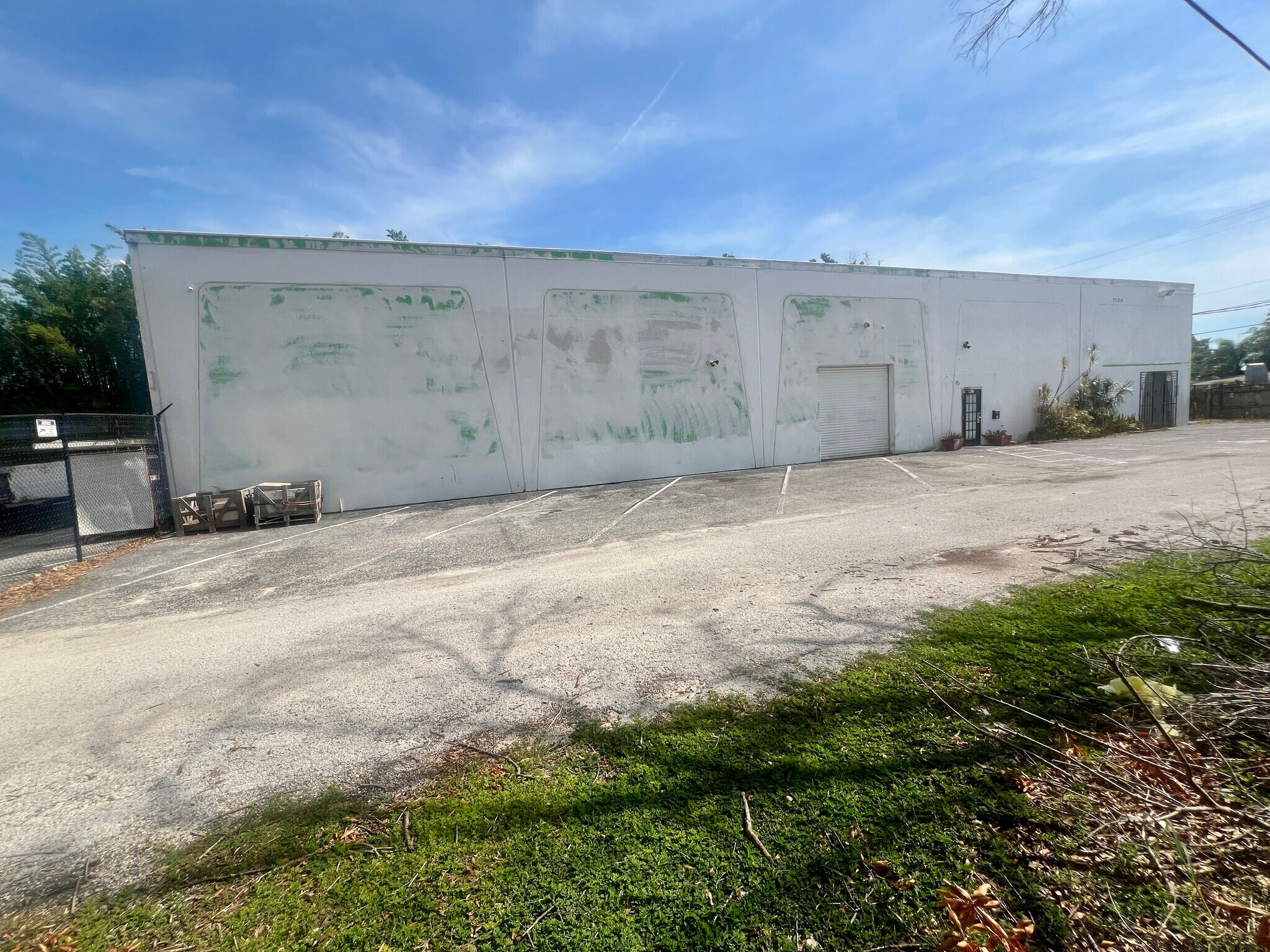7704 W Hillsborough Ave, Tampa, FL à louer Photo du bâtiment- Image 1 de 11