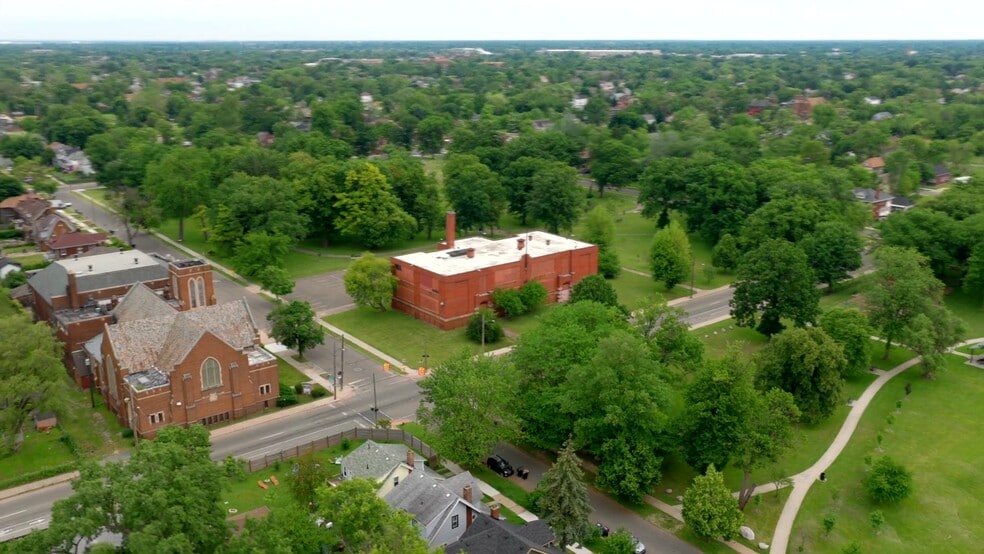 8411 E Forest Ave, Detroit, MI à vendre - Vidéo sur l’inscription commerciale - Image 2 de 34