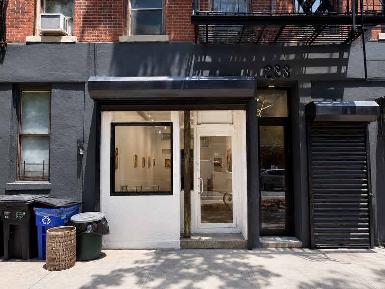 231-233 E 4th St, New York, NY for lease - Building Photo - Image 2 of 3