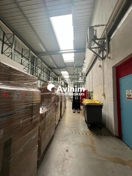 Industrial in Le Plessis-Bouchard for sale - Interior Photo - Image 3 of 6