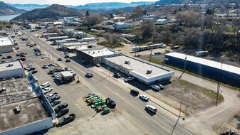 Grand Coulee, WA - Retail Building - Parc de stationnement couvert