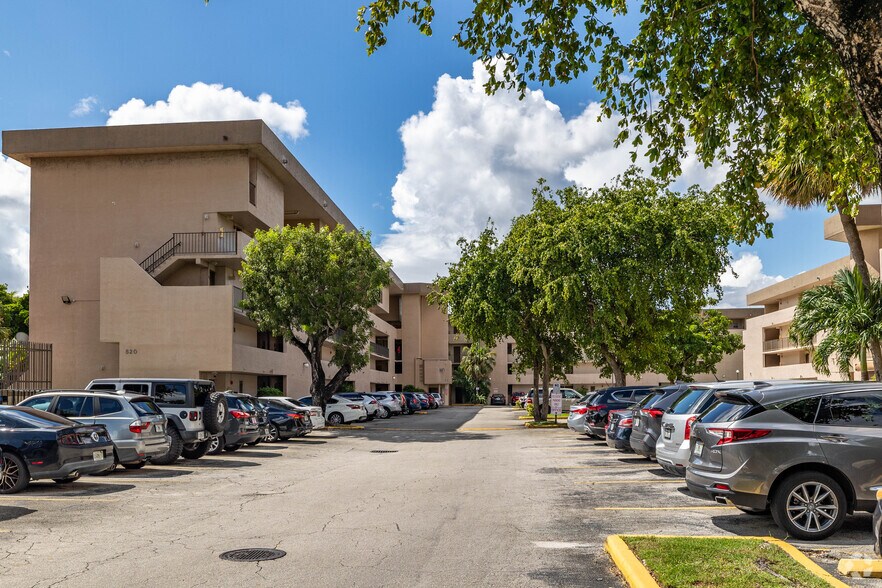 812-820 NW 87th Ave, Miami, FL à vendre - Photo principale - Image 1 de 1