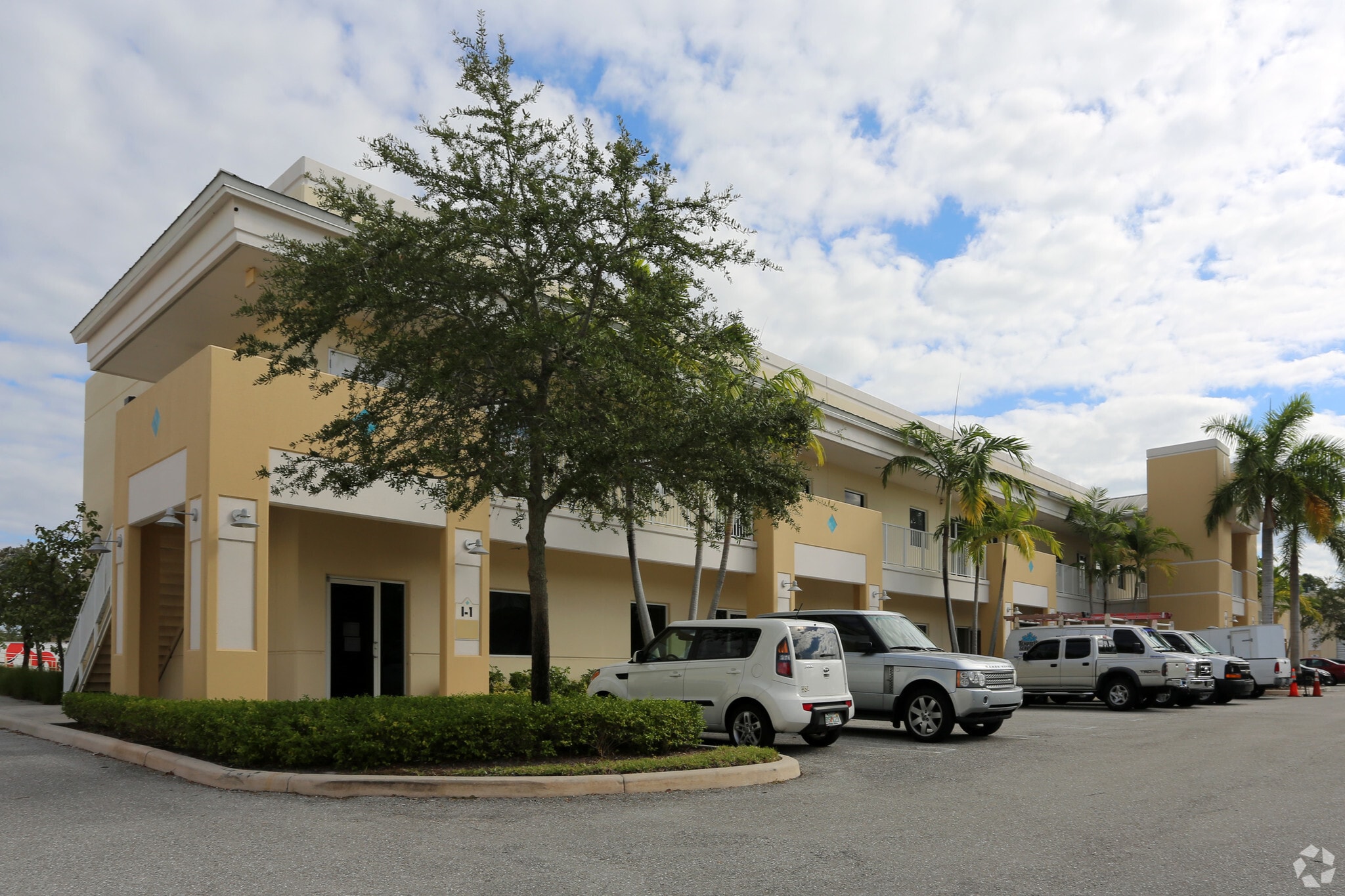 2755 Vista Pky, West Palm Beach, FL for lease Primary Photo- Image 1 of 89