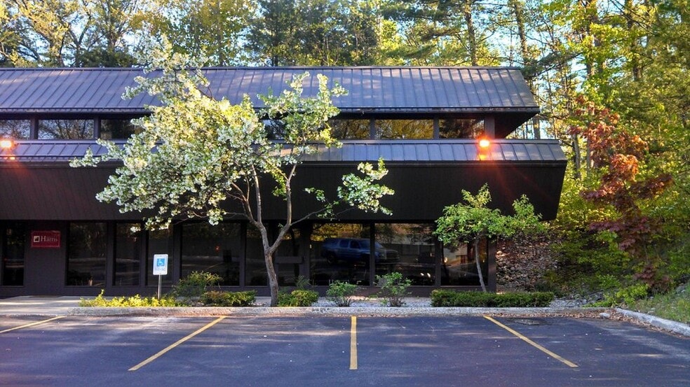 201 E Seventeenth St, Traverse City, MI for lease - Building Photo - Image 1 of 16