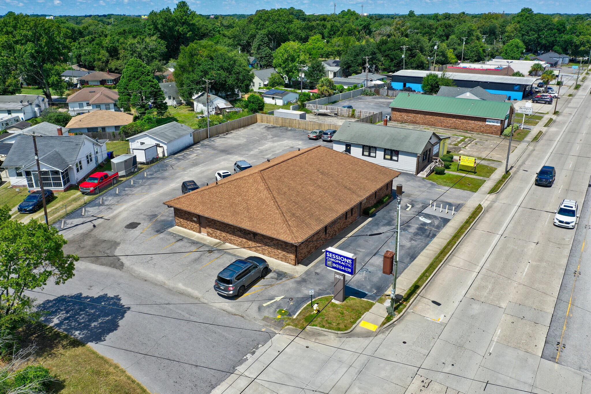 Stand Alone Building for Sale- N. CHS portefeuille de 2 propriétés à vendre sur LoopNet.ca Photo principale- Image 1 de 14