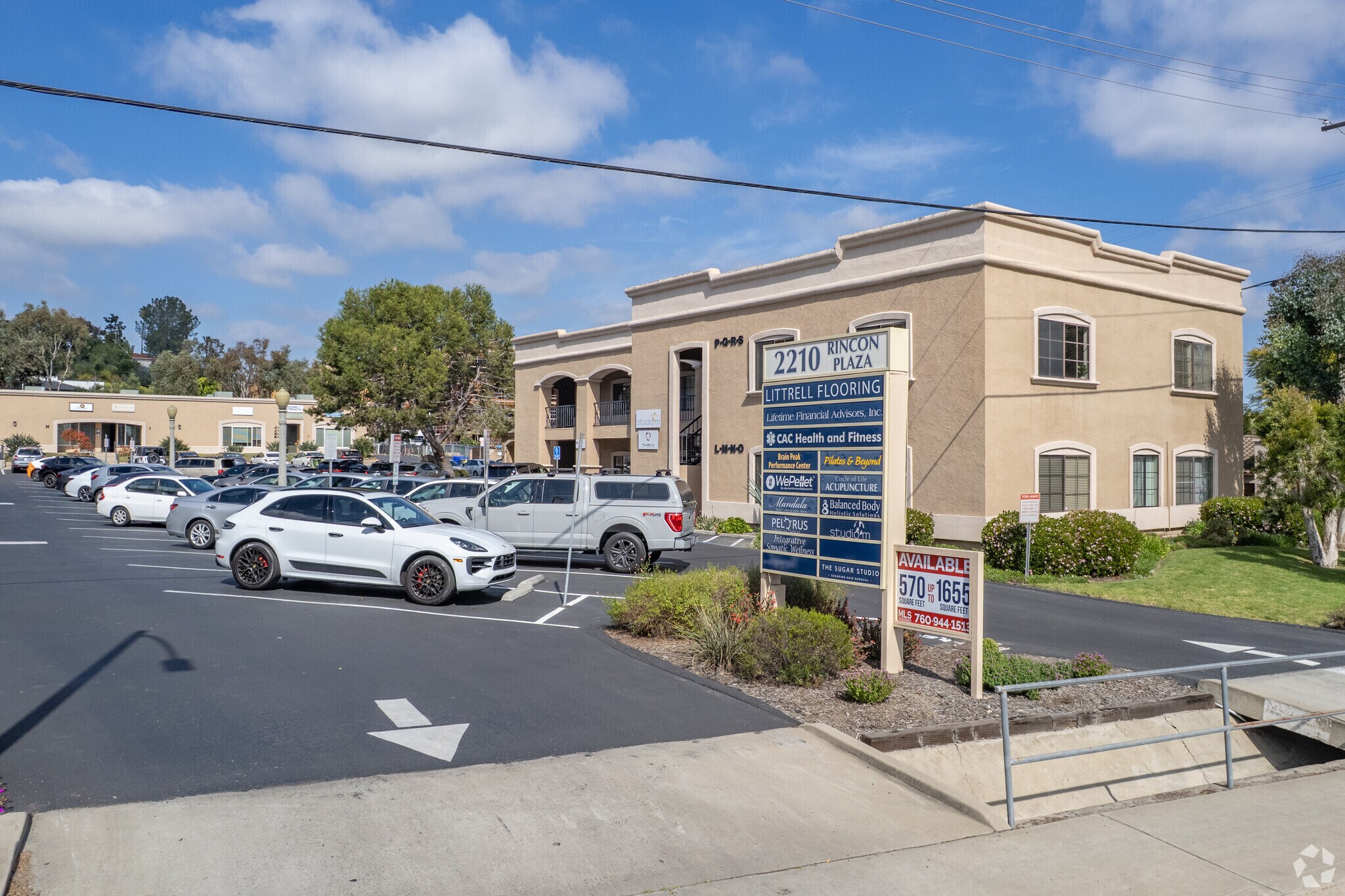 2210 Encinitas Blvd, Encinitas, CA à louer Photo du bâtiment- Image 1 de 11