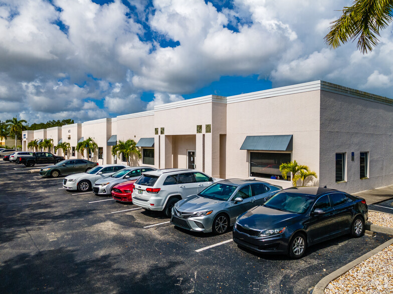 1455 Rail Head Blvd, Naples, FL for lease - Primary Photo - Image 1 of 14