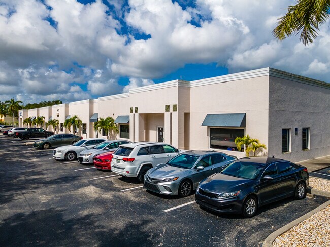 Plus de détails pour 1455 Rail Head Blvd, Naples, FL - Local d'activités, Industriel à louer