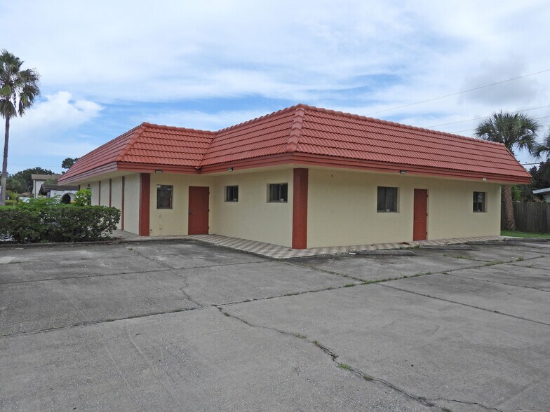 2261 Sarno Rd, Melbourne, FL à louer - Photo du bâtiment - Image 2 de 16